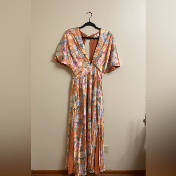 NWOT Showpo Maxi Dress - Picture 2 of 4